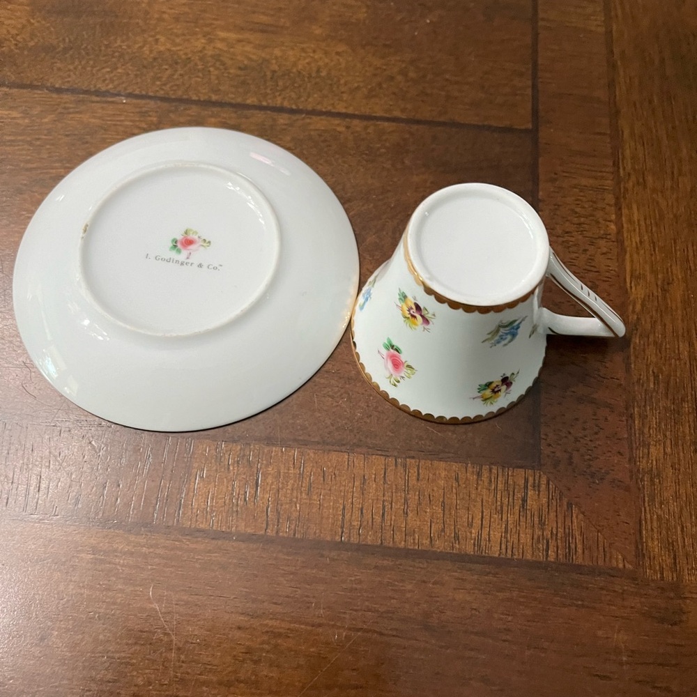 3 small cups with saucers perfect for girls tea party in great condition. - Picture 10 of 11